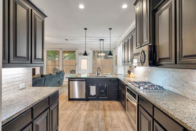 3233 Burgundy Lane, Midlothian, TX 76065