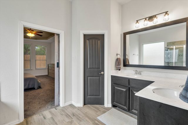 3233 Burgundy Lane, Midlothian, TX 76065