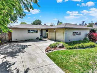 875 W B St, Dixon, CA 95620