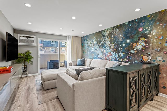 9954 S 84th Terrace 109, Palos Hills, IL 60465