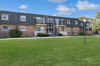 9954 S 84th Terrace 109, Palos Hills, IL 60465