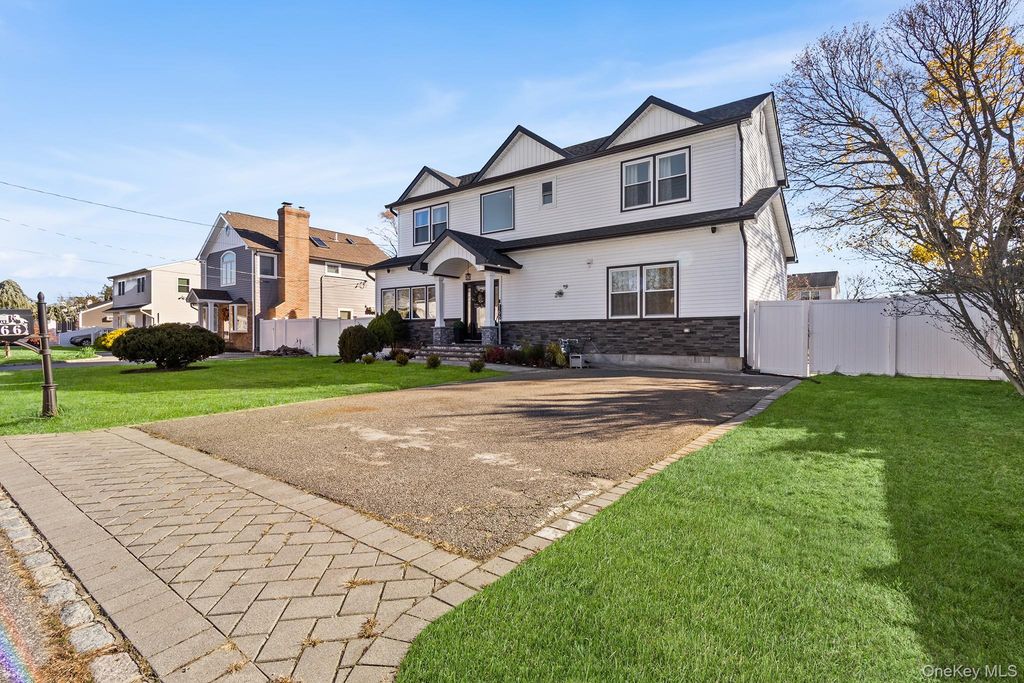 166 17th Street, West Babylon, NY 11704