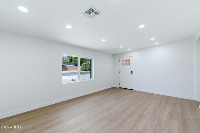 4623 E DEVONSHIRE Avenue, Phoenix, AZ 85018