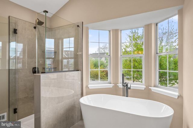 142 LA COSTA DR, Blackwood, NJ 08012