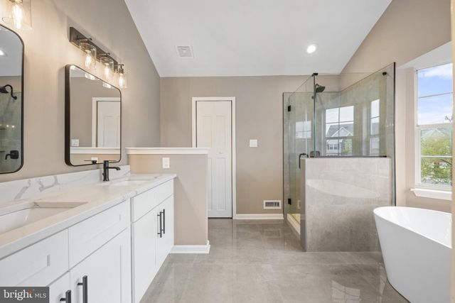 142 LA COSTA DR, Blackwood, NJ 08012