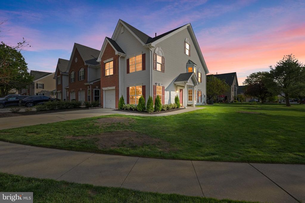 142 LA COSTA DR, Blackwood, NJ 08012