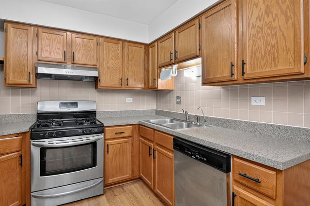 608 Waterford Road S 3C, Schaumburg, IL 60193