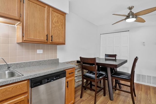 608 Waterford Road S 3C, Schaumburg, IL 60193