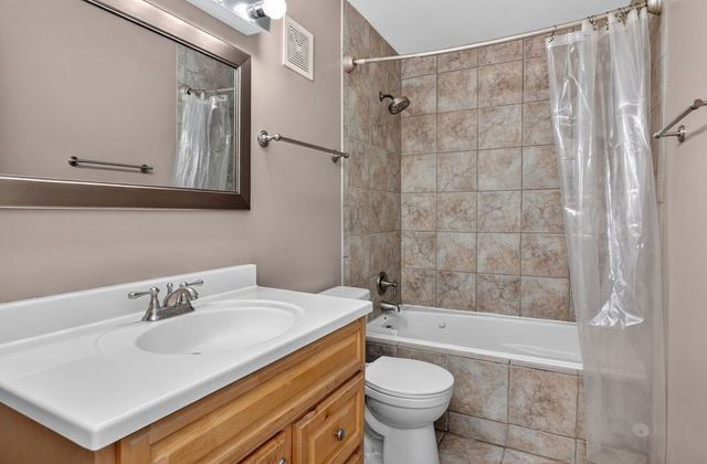 608 Waterford Road S 3C, Schaumburg, IL 60193