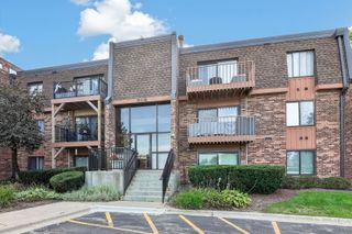 608 Waterford Road S 3C, Schaumburg, IL 60193