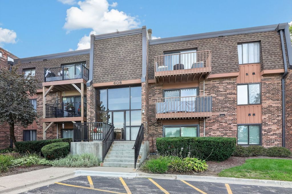 608 Waterford Road S 3C, Schaumburg, IL 60193