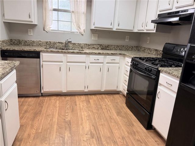 805 Wedgewood Way, Sandy Springs, GA 30350