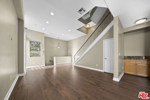 5237 Willowcrest Avenue, Los Angeles, CA 91601