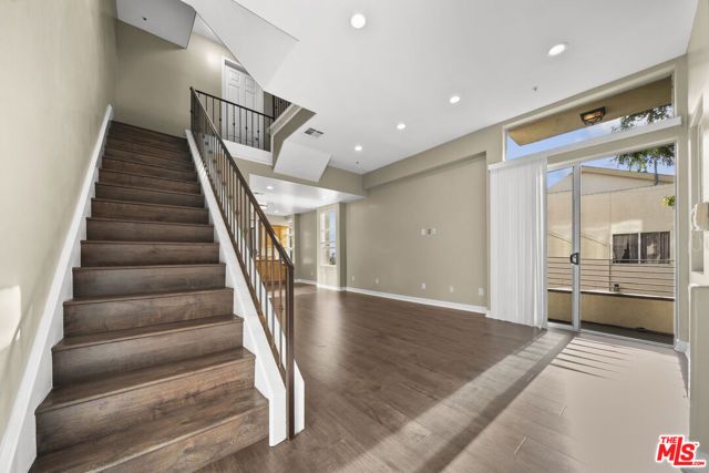 5237 Willowcrest Avenue, Los Angeles, CA 91601