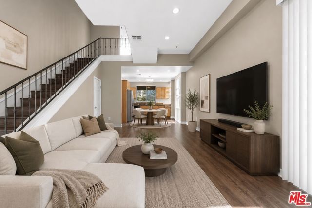 5237 Willowcrest Avenue, Los Angeles, CA 91601
