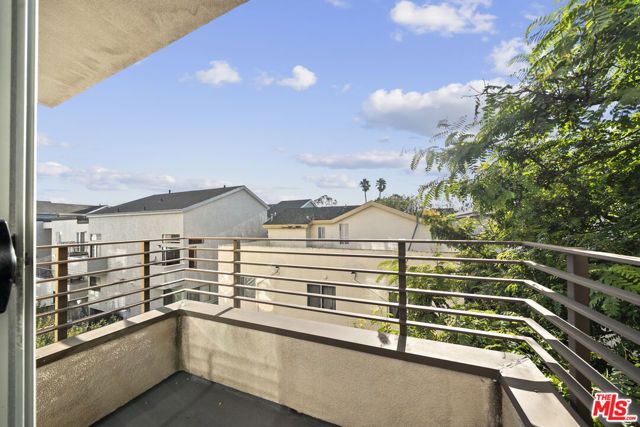 5237 Willowcrest Avenue, Los Angeles, CA 91601