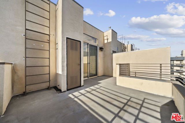5237 Willowcrest Avenue, Los Angeles, CA 91601