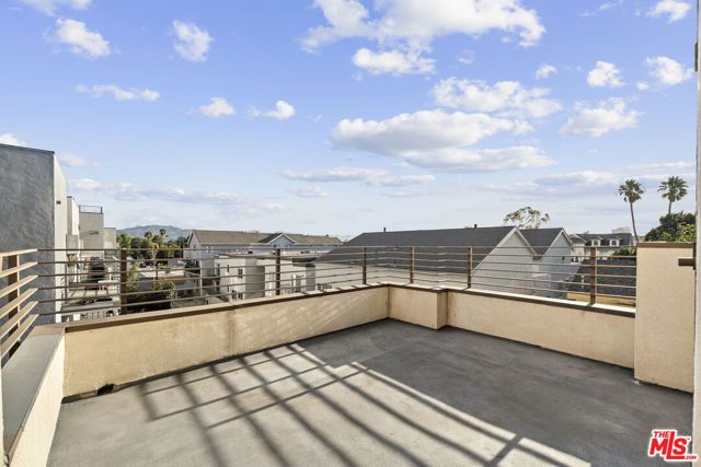 5237 Willowcrest Avenue, Los Angeles, CA 91601