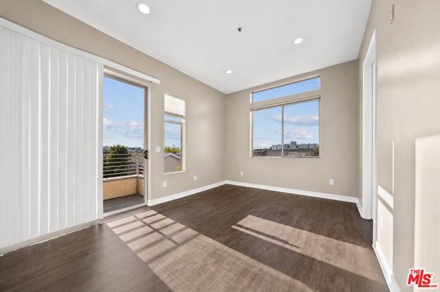 5237 Willowcrest Avenue, Los Angeles, CA 91601