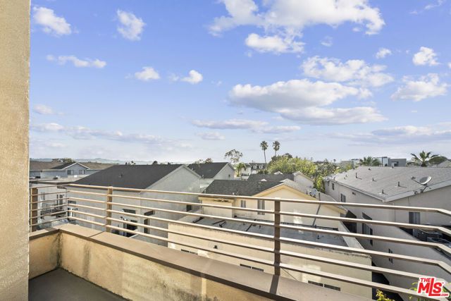 5237 Willowcrest Avenue, Los Angeles, CA 91601