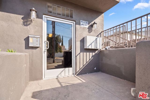 5237 Willowcrest Avenue, Los Angeles, CA 91601