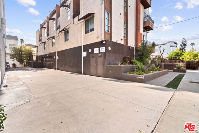 5237 Willowcrest Avenue, Los Angeles, CA 91601