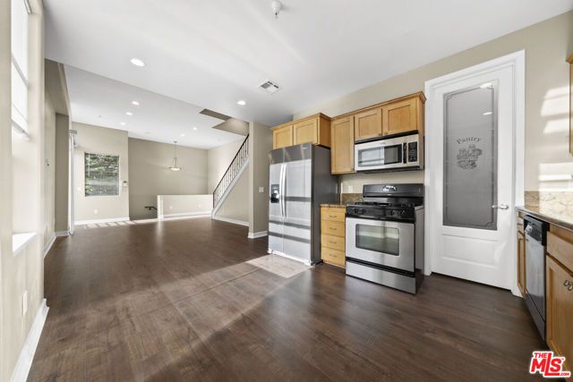 5237 Willowcrest Avenue, Los Angeles, CA 91601