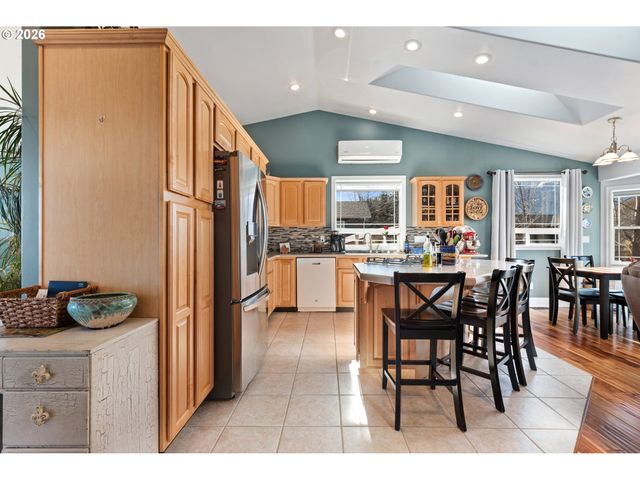 719 N EAST St, Joseph, OR 97846