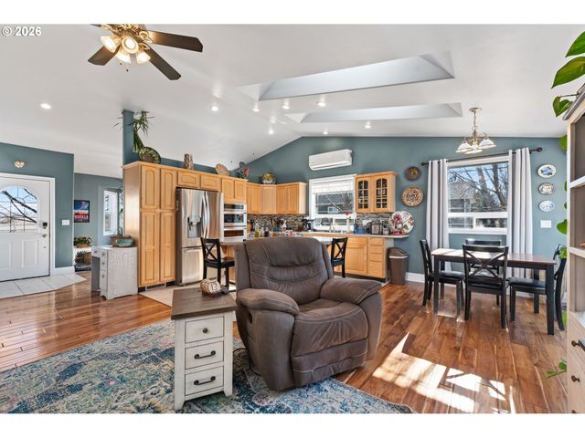 719 N EAST St, Joseph, OR 97846