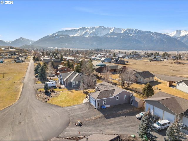 719 N EAST St, Joseph, OR 97846