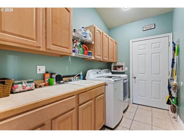 719 N EAST St, Joseph, OR 97846