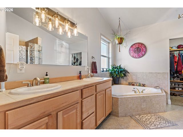 719 N EAST St, Joseph, OR 97846