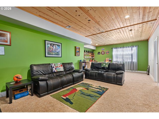 719 N EAST St, Joseph, OR 97846