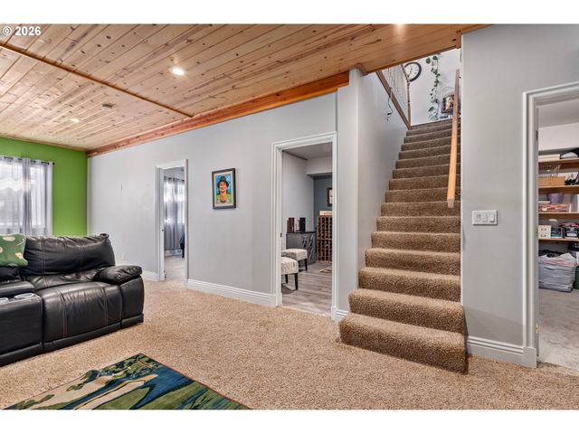 719 N EAST St, Joseph, OR 97846