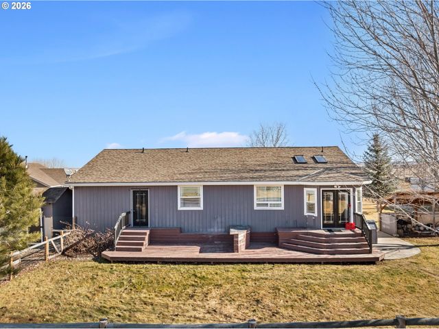 719 N EAST St, Joseph, OR 97846