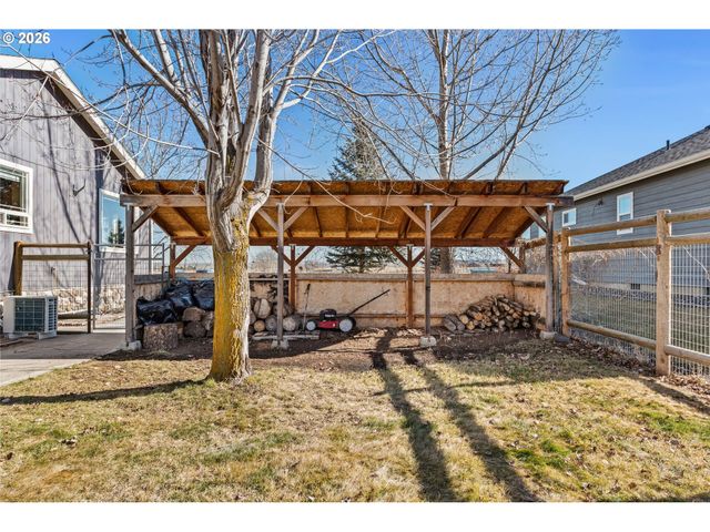 719 N EAST St, Joseph, OR 97846