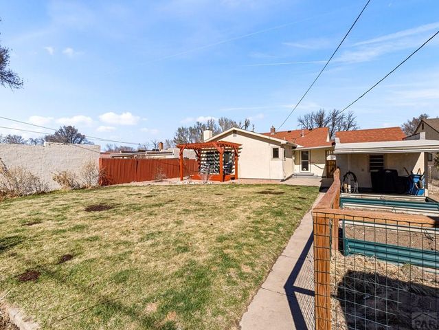 520 Goodnight Ave, Pueblo, CO 81005