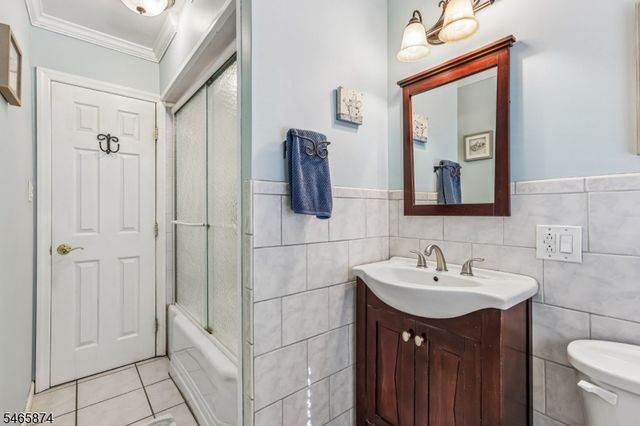 12 Mirror Pl, Jefferson Twp., NJ 07438