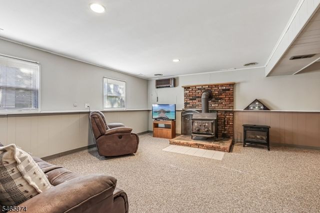 12 Mirror Pl, Jefferson Twp., NJ 07438