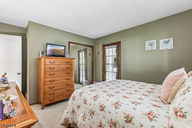12 Mirror Pl, Jefferson Twp., NJ 07438