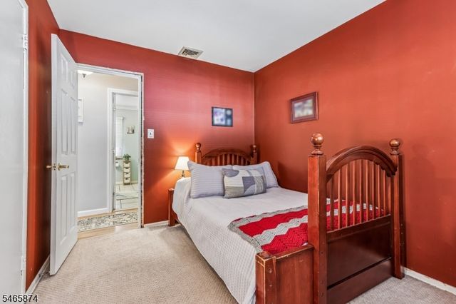 12 Mirror Pl, Jefferson Twp., NJ 07438