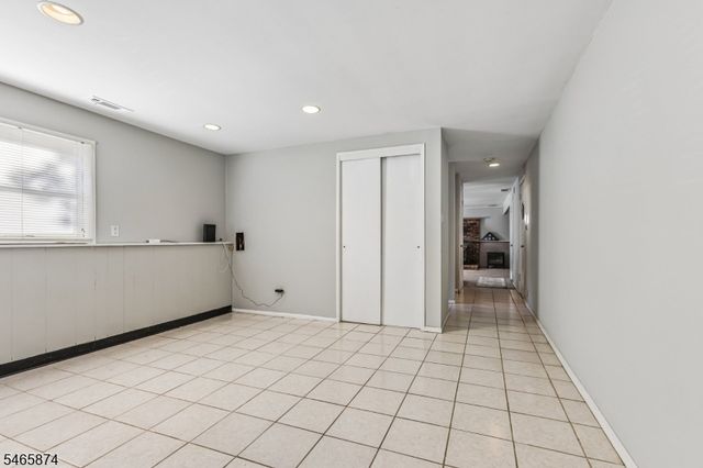 12 Mirror Pl, Jefferson Twp., NJ 07438
