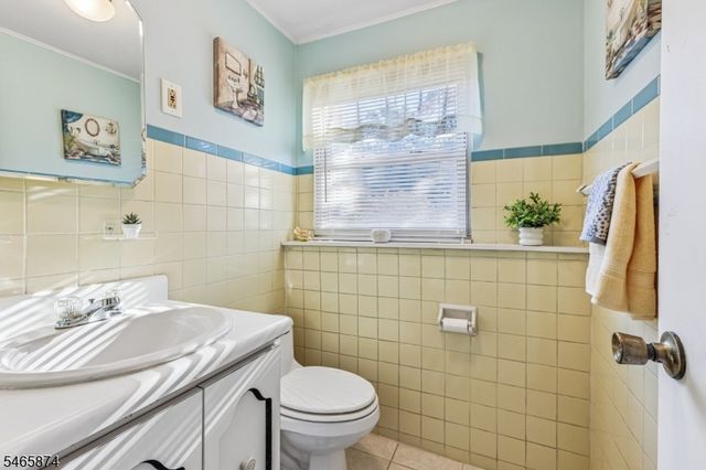 12 Mirror Pl, Jefferson Twp., NJ 07438