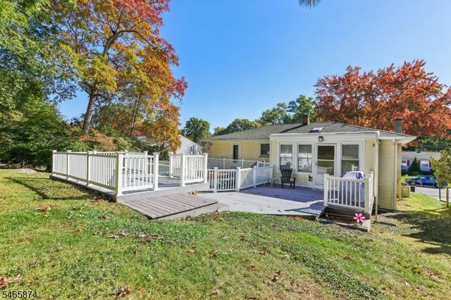12 Mirror Pl, Jefferson Twp., NJ 07438