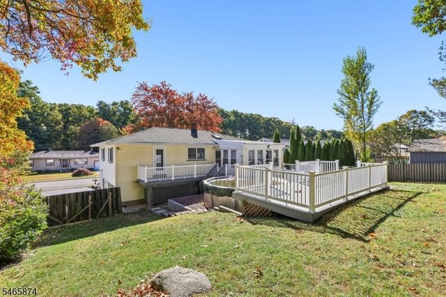 12 Mirror Pl, Jefferson Twp., NJ 07438