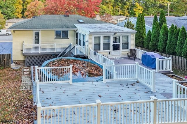 12 Mirror Pl, Jefferson Twp., NJ 07438