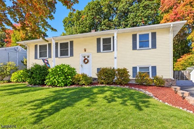 12 Mirror Pl, Jefferson Twp., NJ 07438