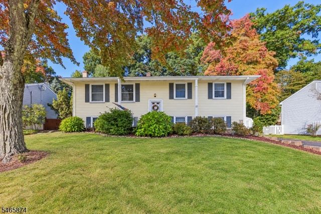 12 Mirror Pl, Jefferson Twp., NJ 07438