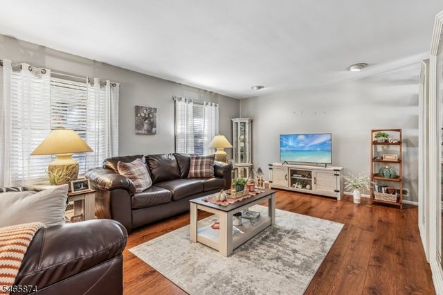 12 Mirror Pl, Jefferson Twp., NJ 07438