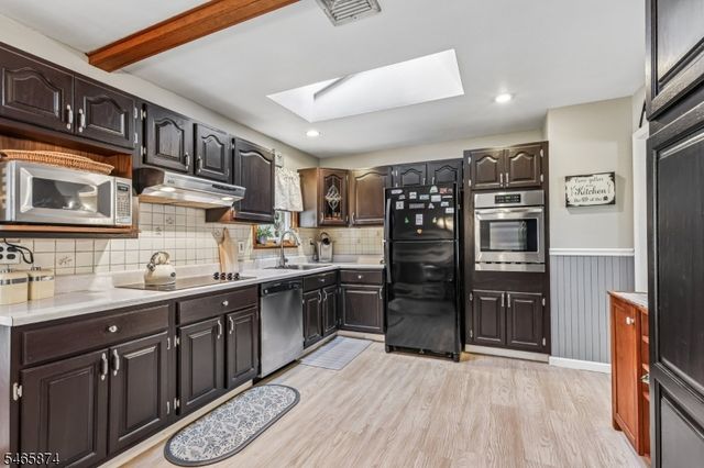 12 Mirror Pl, Jefferson Twp., NJ 07438